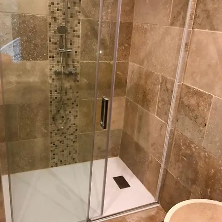 Maison De Roche-uzes Centre Historique L' Ucetia *